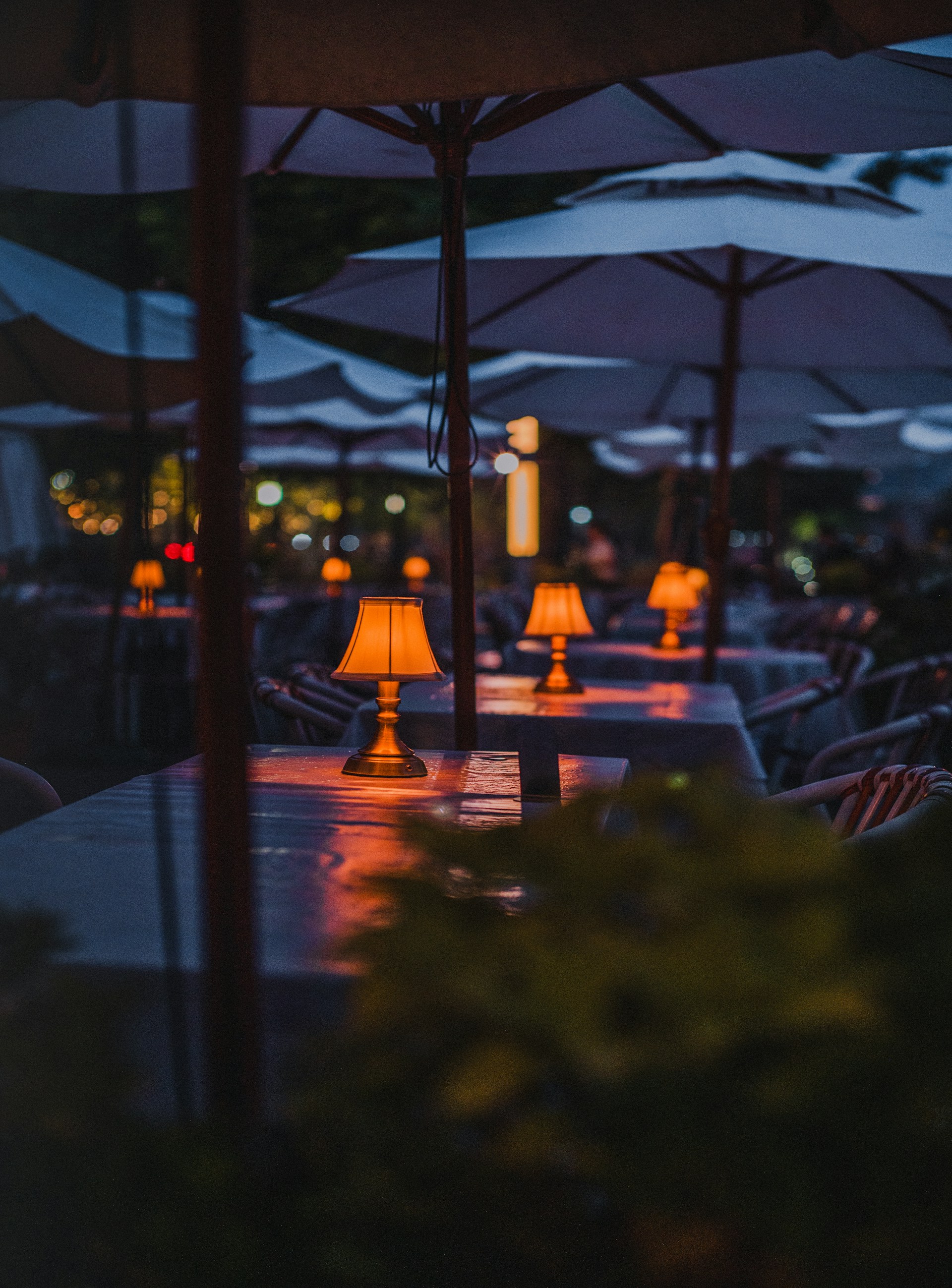 Lanterns on the garden tables at dusk